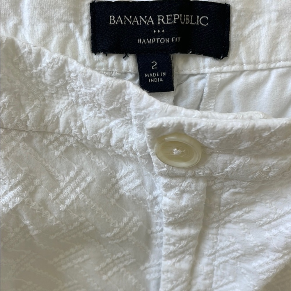 Banana Republic size 2 white textured shorts - Picture 2 of 9